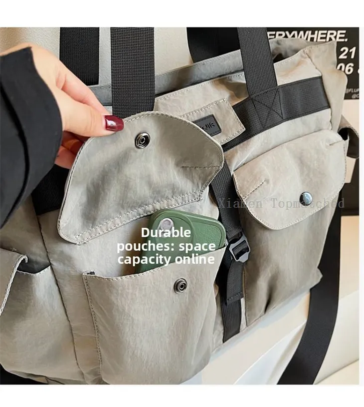 polyester-gym-duffel-bag-front-pockets
