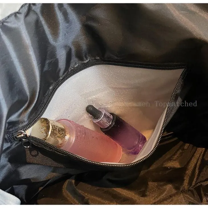wet-dry-compartment-gym-duffel-bag-detail
