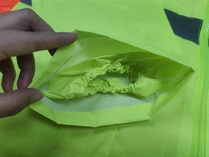 heavy-duty-reflective-raincoat-cuff-detail