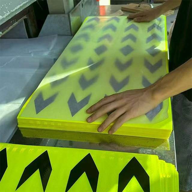 Reflective arrow tape for trucks with fluorescent yellow chevron pattern Reflective arrow tape for trucks with fluorescent yellow chevron pattern