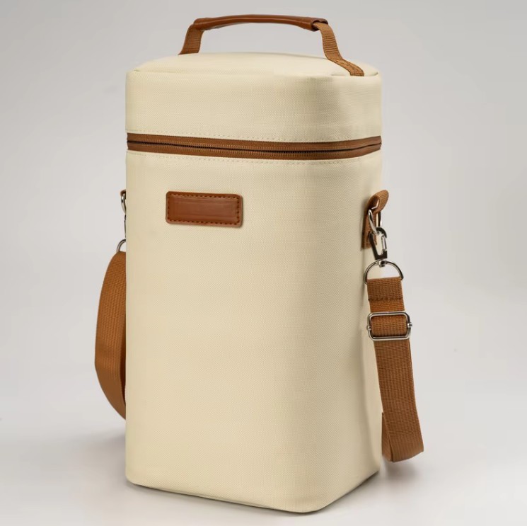 Custom insulated wine bag with shoulder strap for wholesale wine bottle packaging orders Custom insulated wine bag with shoulder strap for wholesale wine bottle packaging orders